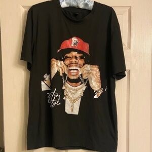 ROMWE Black Graphic Tee with Red Accents